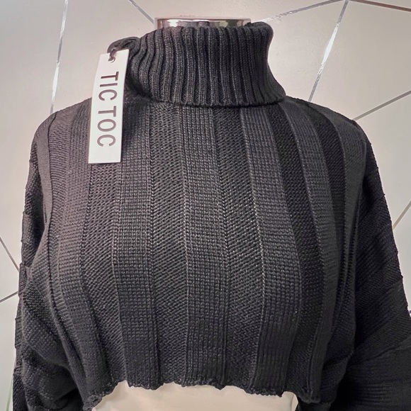 Cropped Turtleneck Knit Sweater - Picture 7 of 8